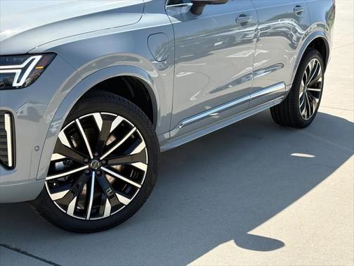 2025 Volvo XC90 Plug-In Hybrid T8 (2025.5) Plus 7-Seater