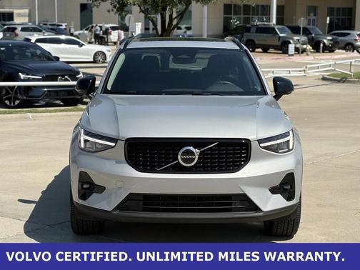 2025 Volvo XC40 B5 Plus Dark Theme