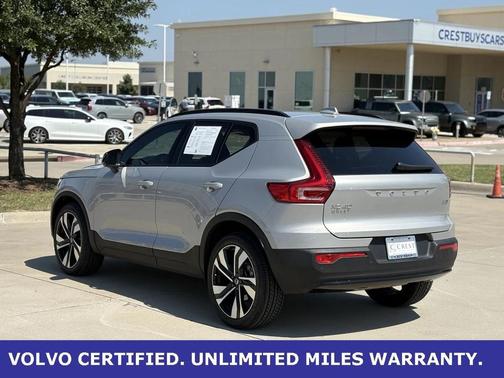 2025 Volvo XC40 B5 Plus Dark Theme