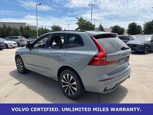 Vapour Gray Metallic 2025 Volvo XC60 B5 AWD