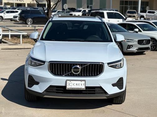 2025 Volvo XC40 B5 AWD