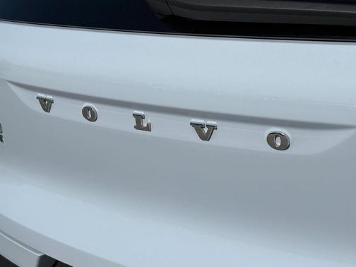 2025 Volvo XC40 B5 AWD