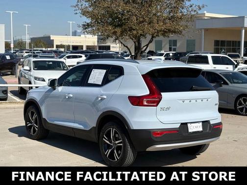 2025 Volvo XC40 B5 AWD