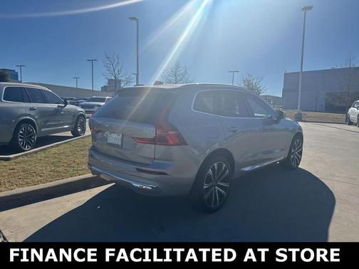 2023 Volvo XC60 B5 Ultimate Bright Theme