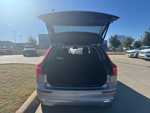 2023 Volvo XC60 B5 Ultimate Bright Theme