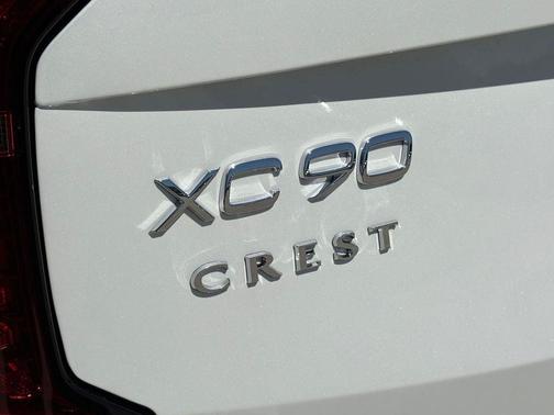 Crystal White 2026 Volvo XC90 B6 Plus 7-Seater