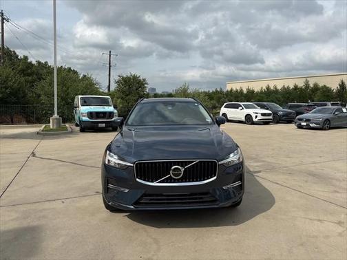 2022 Volvo XC60 B5 Momentum