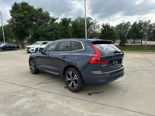 2022 Volvo XC60 B5 Momentum