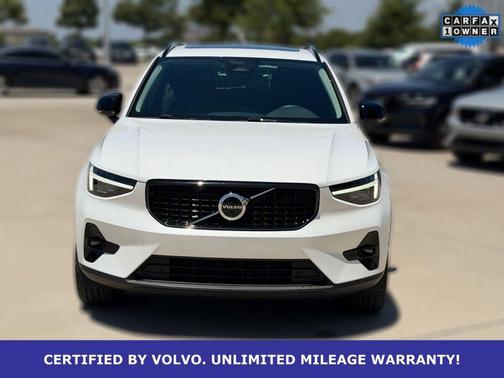 Crystal White 2026 Volvo XC40 B5 Plus