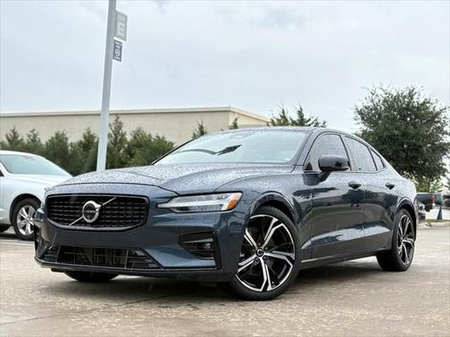 2024 Volvo S60 B5 Plus Dark Theme