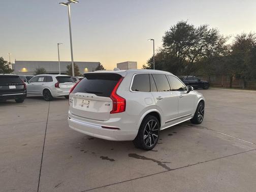 2024 Volvo XC90 B6 Plus Bright Theme