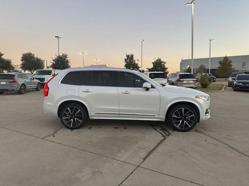 2024 Volvo XC90 B6 Plus Bright Theme