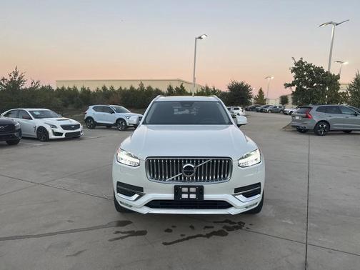 2024 Volvo XC90 B6 Plus Bright Theme