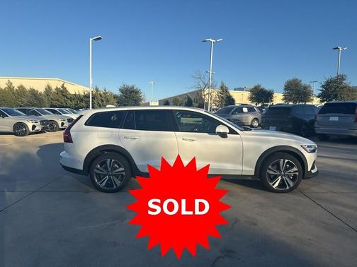 2025 Volvo V60 Cross Country B5 Plus