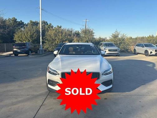 2025 Volvo V60 Cross Country B5 Plus