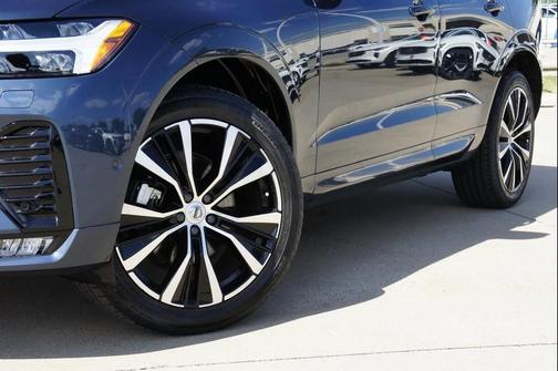 2025 Volvo XC60 B5 Plus