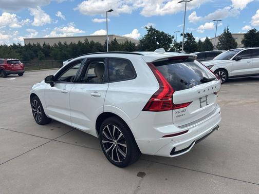 Crystal White 2024 Volvo XC60 B5 Plus Dark Theme