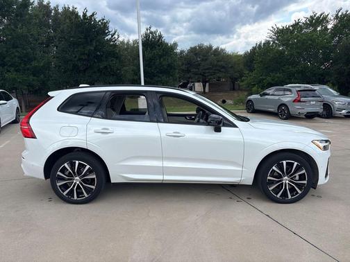 Crystal White 2024 Volvo XC60 B5 Plus Dark Theme