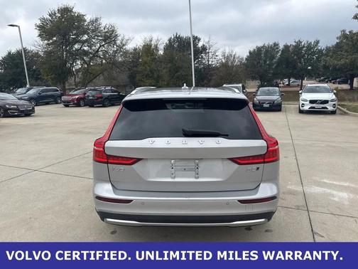 2025 Volvo V60 Cross Country B5 Plus
