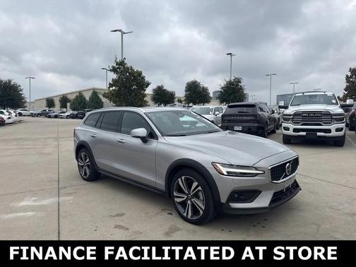 2025 Volvo V60 Cross Country B5 Plus