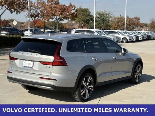 2025 Volvo V60 Cross Country B5 Plus