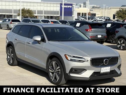 2025 Volvo V60 Cross Country B5 Plus
