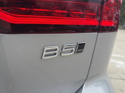 2025 Volvo V60 Cross Country B5 Plus