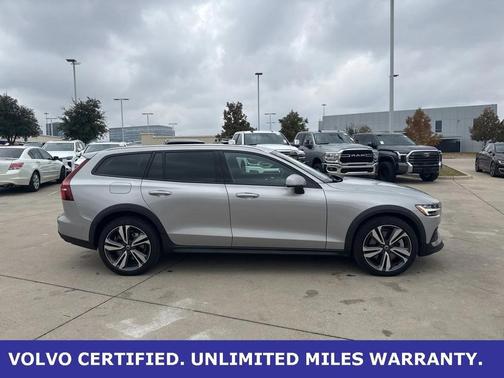 2025 Volvo V60 Cross Country B5 Plus