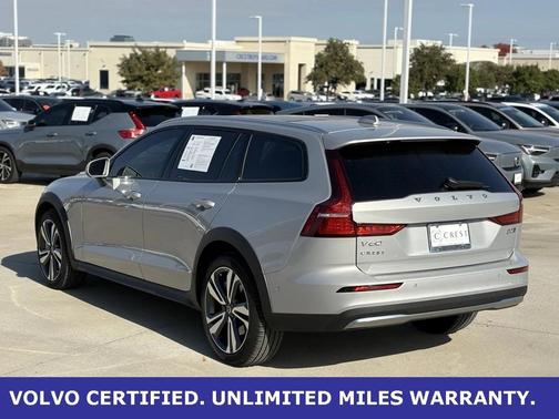 2025 Volvo V60 Cross Country B5 Plus