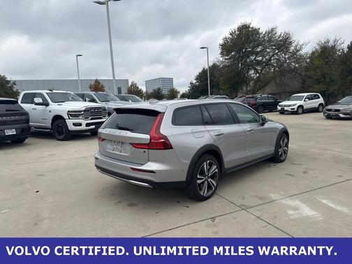2025 Volvo V60 Cross Country B5 Plus
