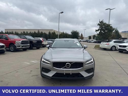 2025 Volvo V60 Cross Country B5 Plus