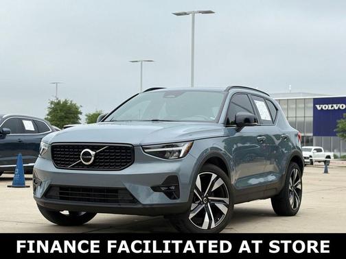 Thunder Gray Metallic 2023 Volvo XC40 B5 Plus Dark Theme