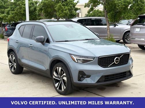 Thunder Gray Metallic 2023 Volvo XC40 B5 Plus Dark Theme