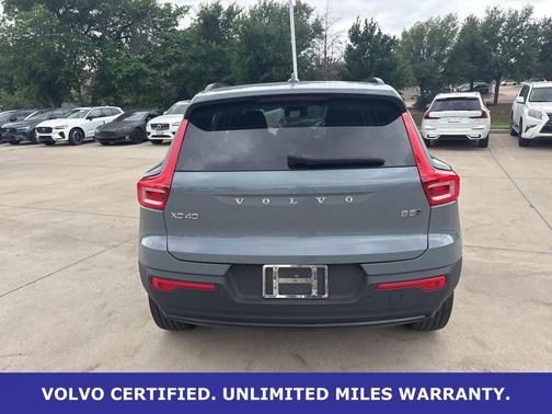 Thunder Gray Metallic 2023 Volvo XC40 B5 Plus Dark Theme