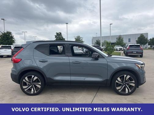 Thunder Gray Metallic 2023 Volvo XC40 B5 Plus Dark Theme