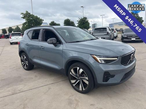 Thunder Gray Metallic 2023 Volvo XC40 B5 Plus Dark Theme