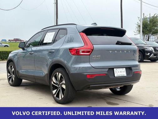 Thunder Gray Metallic 2023 Volvo XC40 B5 Plus Dark Theme