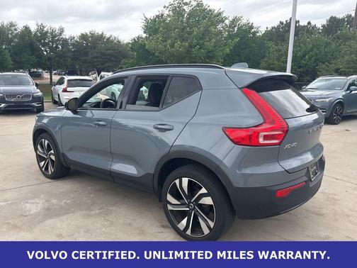 Thunder Gray Metallic 2023 Volvo XC40 B5 Plus Dark Theme