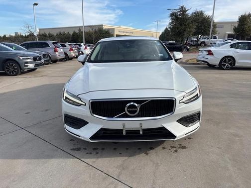 2020 Volvo S60 T5 Momentum