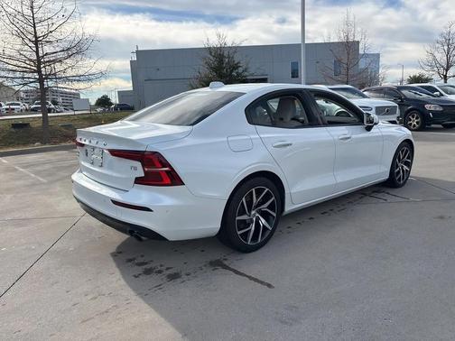 2020 Volvo S60 T5 Momentum
