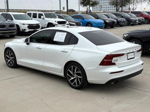 2020 Volvo S60 T5 Momentum