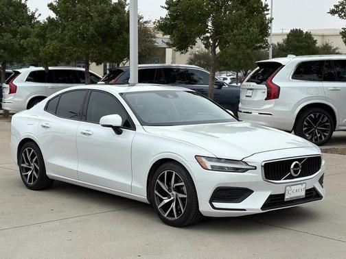 2020 Volvo S60 T5 Momentum