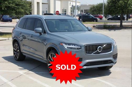 2022 Volvo XC90 T6 Momentum