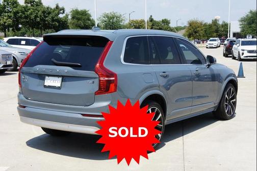 2022 Volvo XC90 T6 Momentum