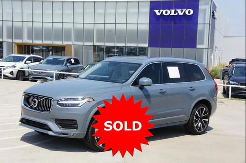 2022 Volvo XC90 T6 Momentum