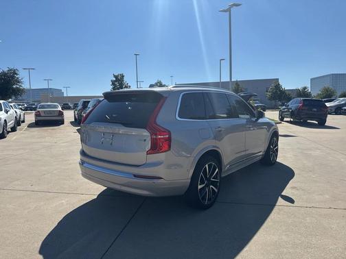 2023 Volvo XC90 B5 Plus