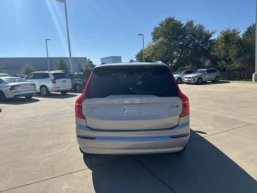 2023 Volvo XC90 B5 Plus