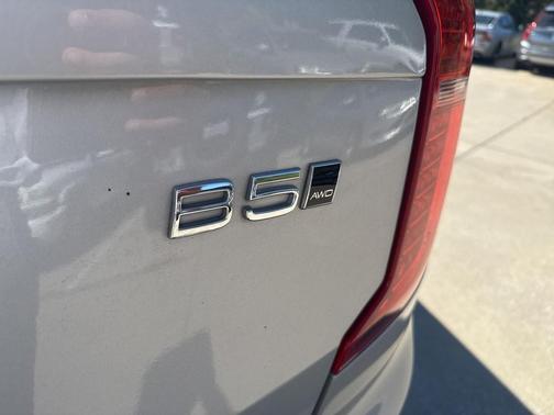 2023 Volvo XC90 B5 Plus