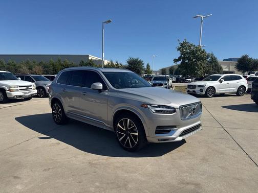 2023 Volvo XC90 B5 Plus