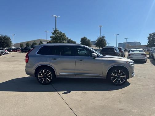 2023 Volvo XC90 B5 Plus